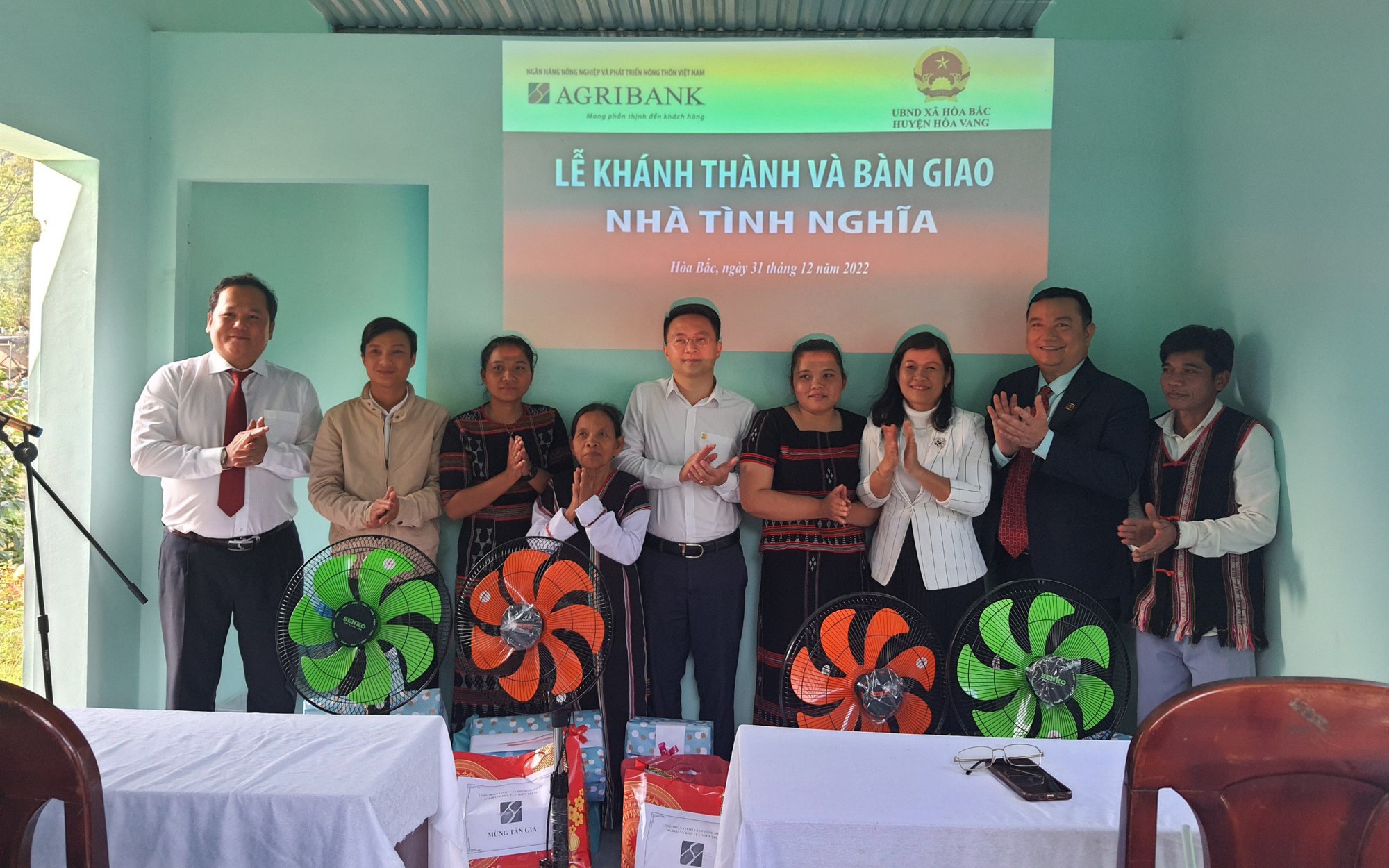 Đà Nẵng: Agribank miền Trung mang mái ấm mùa Xuân đến với người đồng bào Cơ Tu