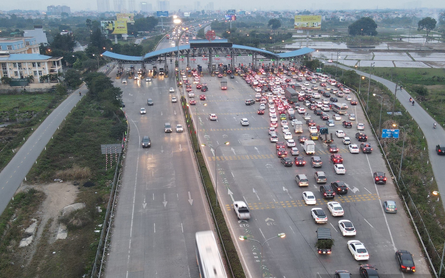 Khuyến cáo tài xế đi qua trạm thu phí trong dịp Tết Quý Mão 2023