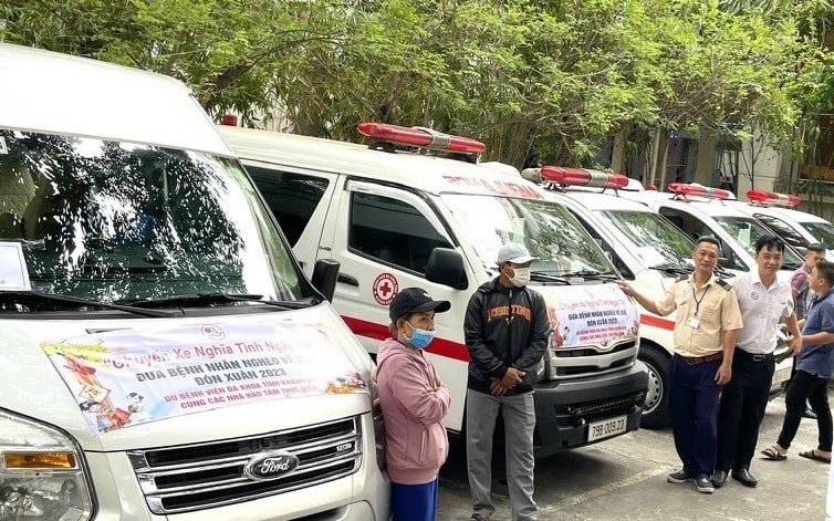 Khánh Hòa: Gần 200 bệnh nhân và người nhà được hỗ trợ xe về quê ăn Tết