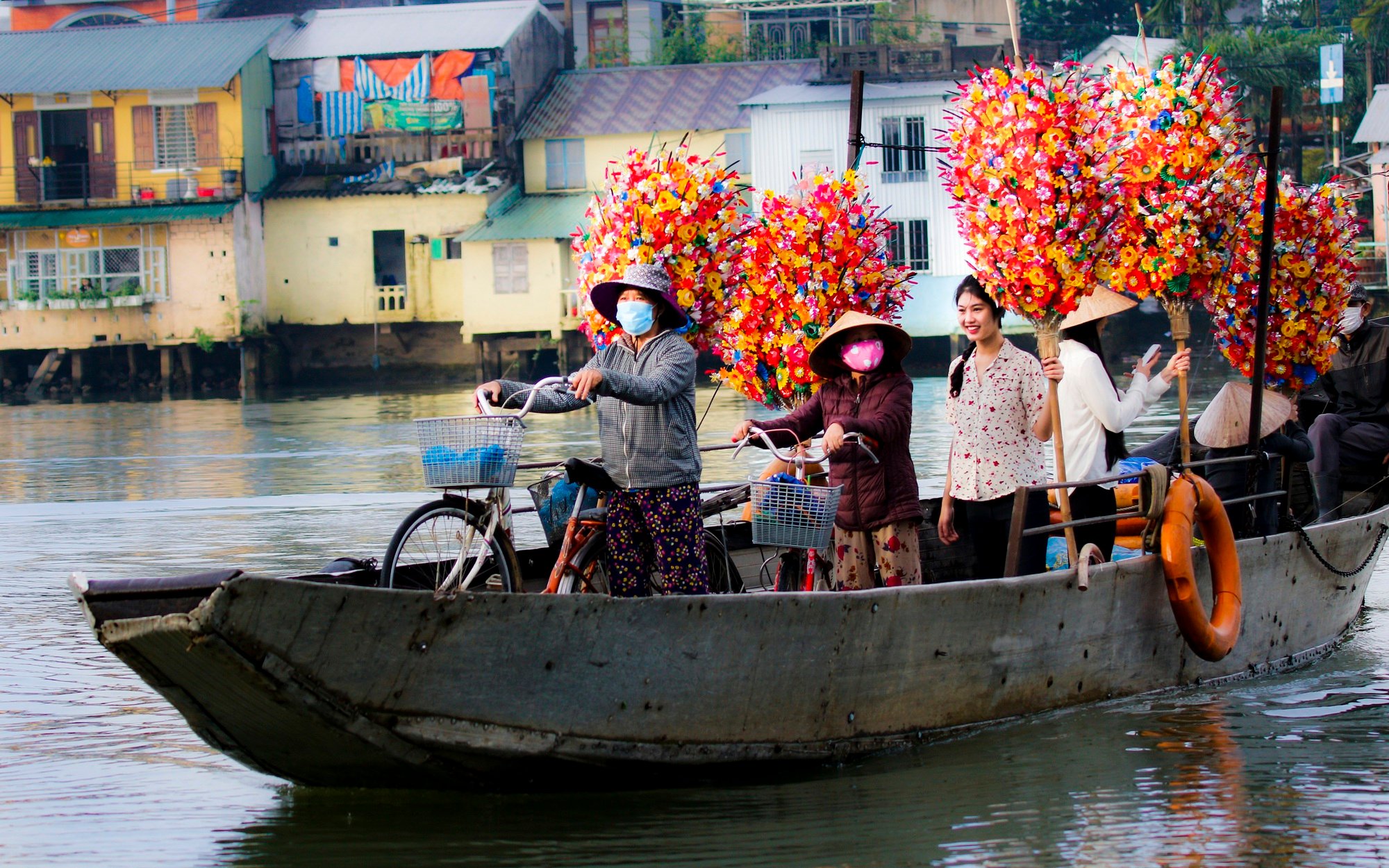 Làng nghề hoa giấy hơn 300 tuổi đẹp lung linh tại &quot;vùng đất thần kinh&quot;