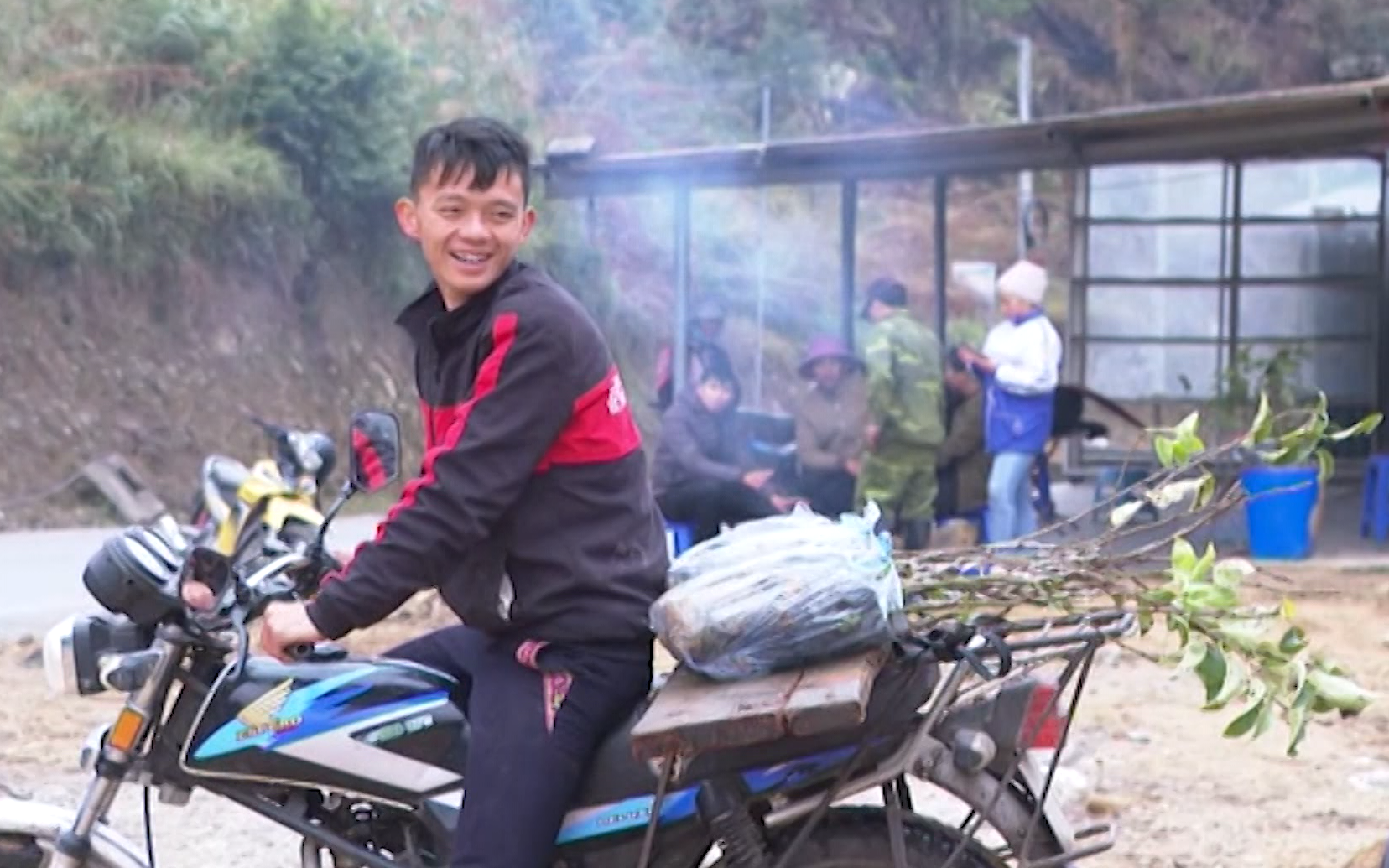 Nỗ lực thi công dự án cứng hóa đường giao thông từ các bản Sín Chải A, B đến trung tâm xã Pa Vệ Sủ - Ảnh 7.