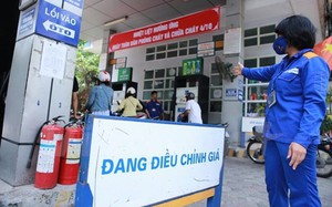 Giá xăng dầu hôm nay 31/1: Lại lao dốc