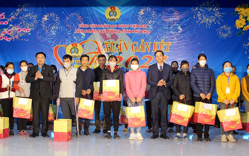 Phú Thọ: Tặng hơn 4.000 suất quà Tết trị giá gần 3 tỷ đồng cho đoàn viên, người lao động