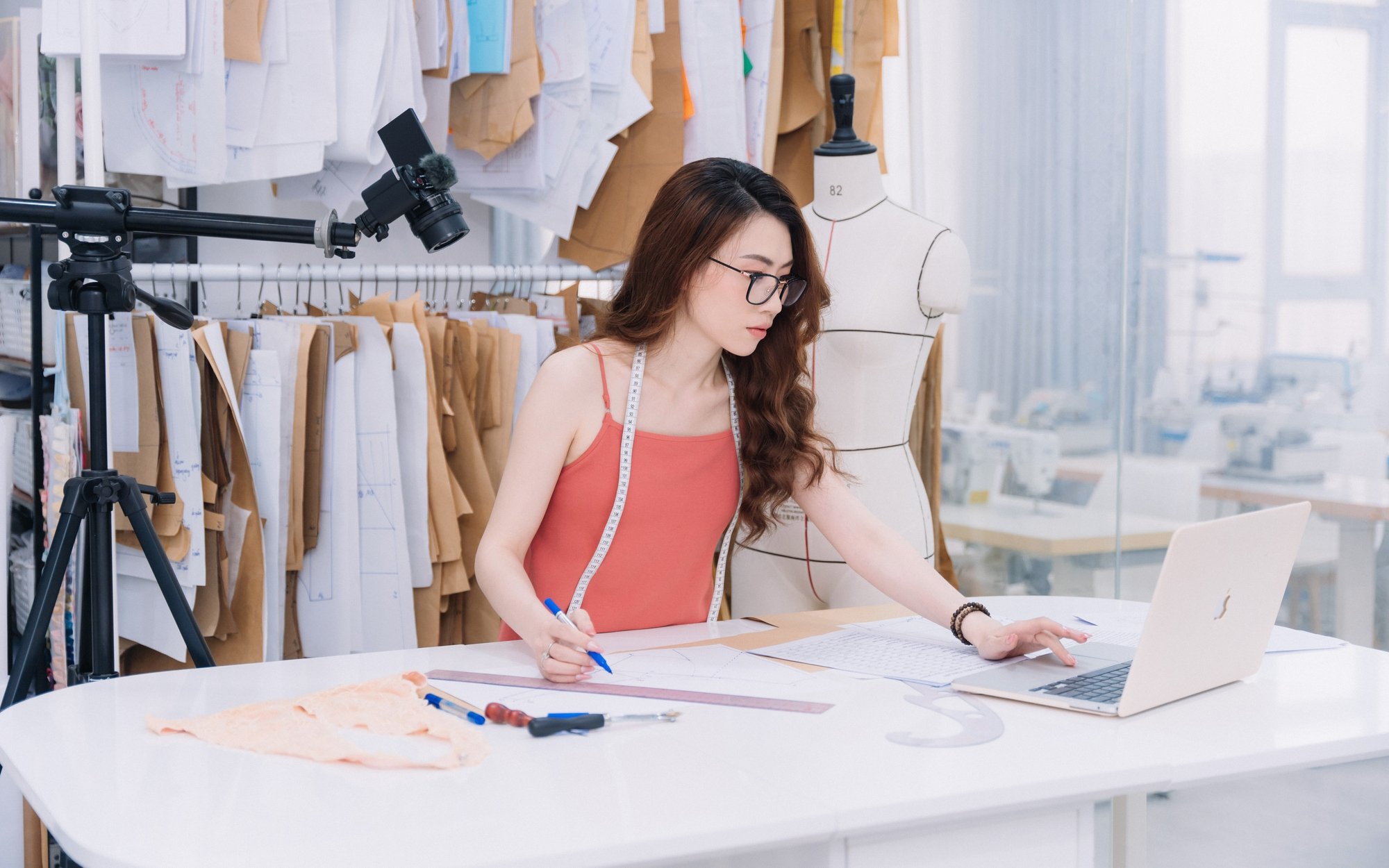 Admin dạy may thời 4.0: Từ phòng trọ nhỏ đến studio 200m2, tiên phong xu hướng tự may nội y