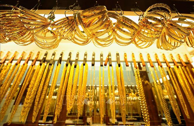 Giá vàng trong nước tăng 700.000 đồng mỗi lượng, cùng nhảy vọt với giá vàng thế giới