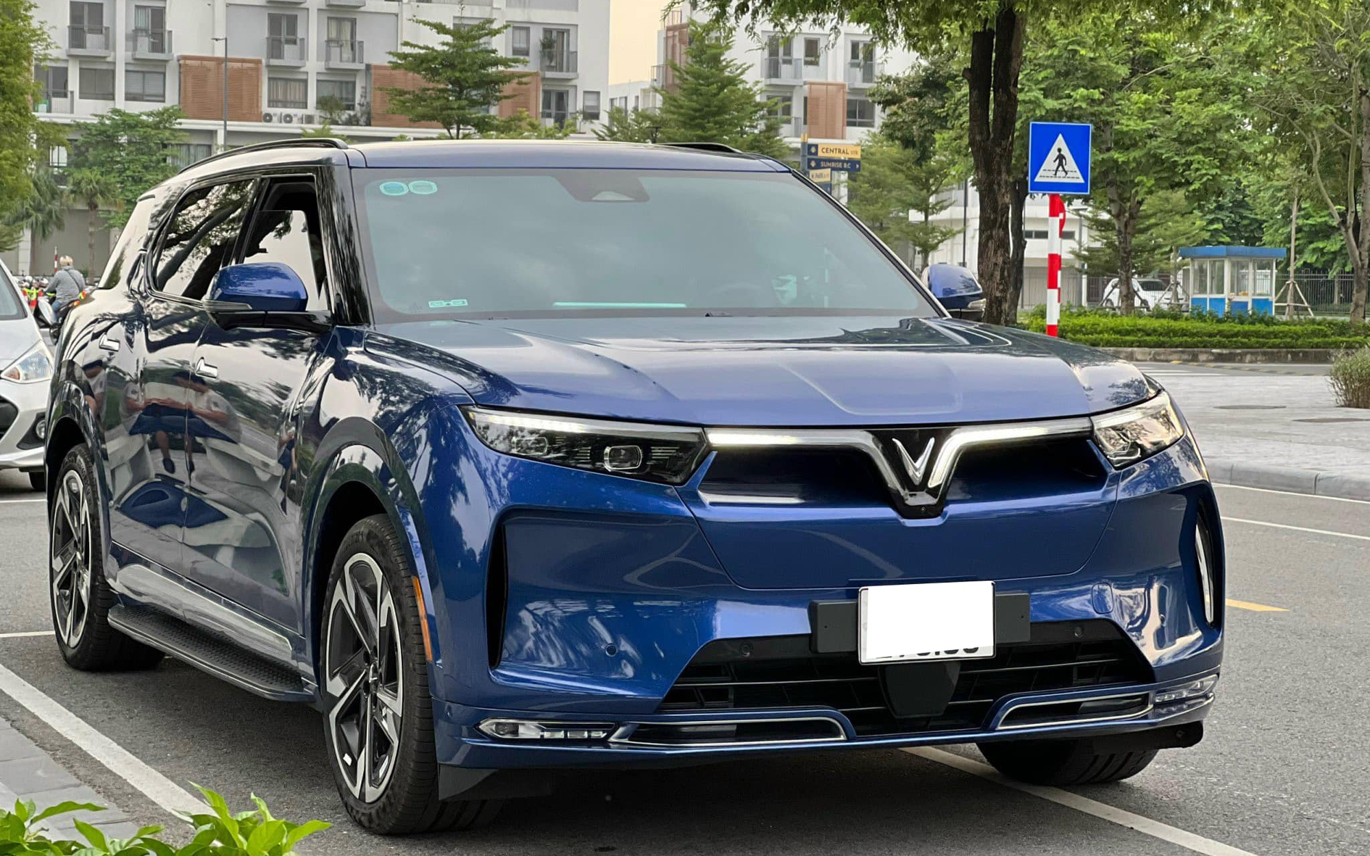 Chạy vài nghìn km, chủ xe ô tô điện VinFast VF9 bán lại giá bất ngờ