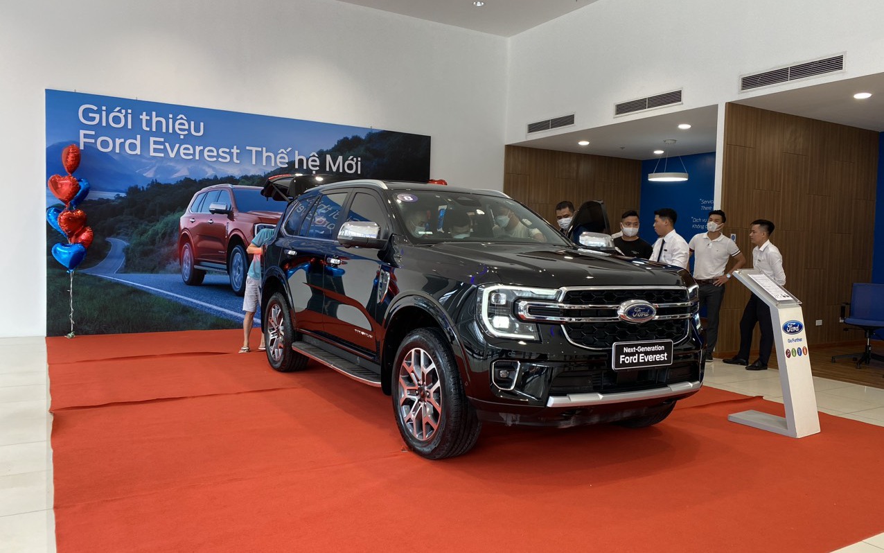 Giá xe Ford Everest lăn bánh tháng 10/2023: Giảm không "phanh" khi Santa Fe giảm giá niêm yết