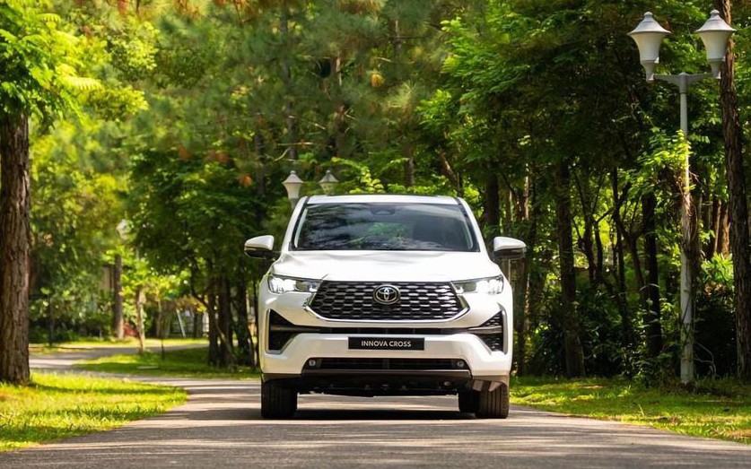 Giá lăn bánh Toyota Innova Cross 2023 có đủ hấp dẫn để lấy lại vị trí &quot;vua&quot; doanh số