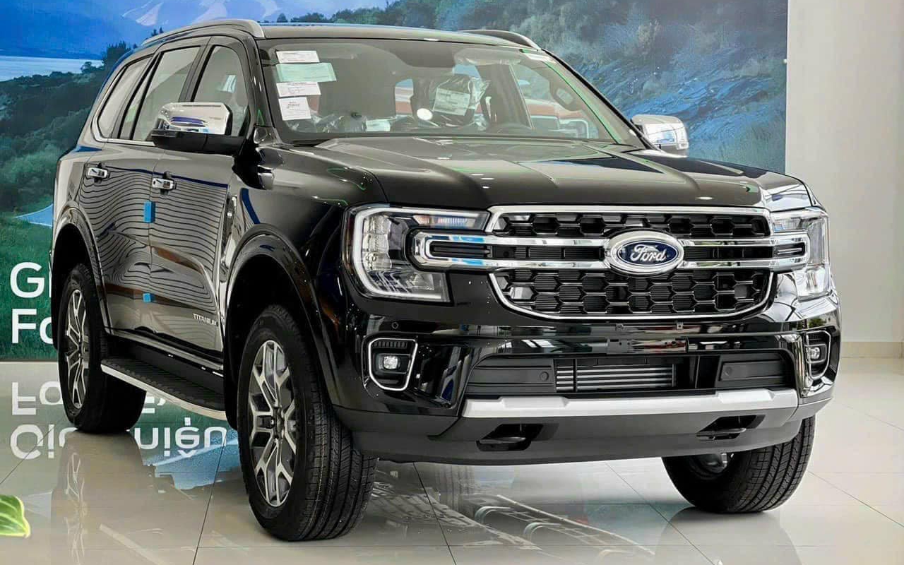 Loạt xe giảm giá sâu tháng 10/2023: Ford Everest, Toyota Corolla Cross, Vios giảm cả trăm triệu đồng
