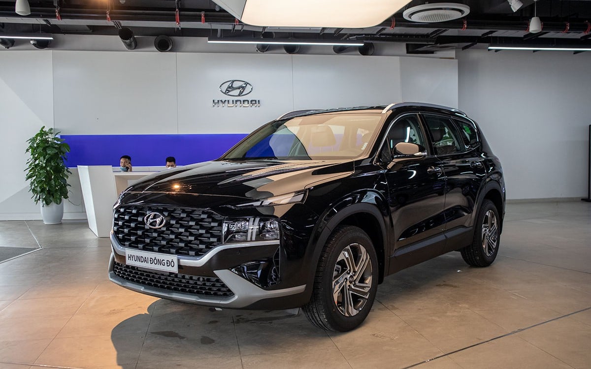 Giá xe Hyundai Santa Fe tháng 11/2023: Giảm không &quot;phanh&quot; đấu Everest, Fortuner