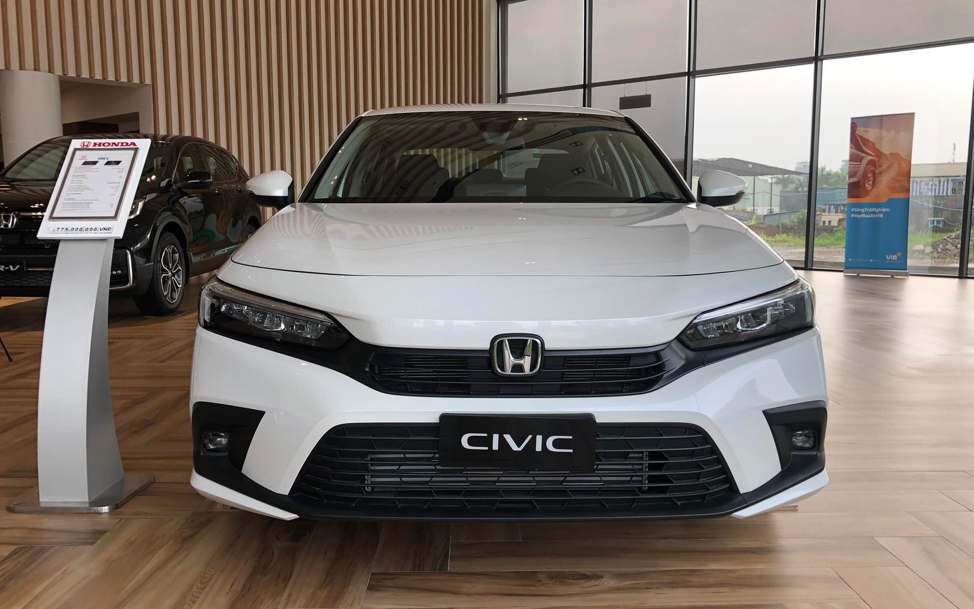 Giá xe Honda Civic tháng 11/2023: Giảm sâu đấu Mazda 3