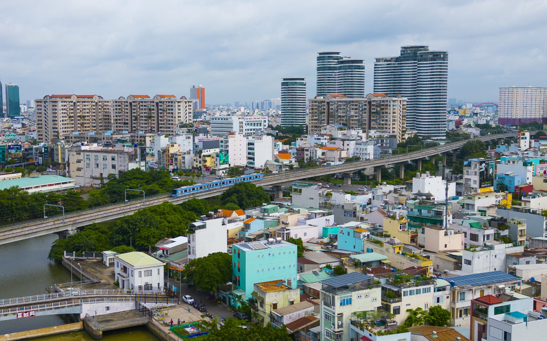 Metro số 1 có nguy cơ khó đạt đúng tiến độ do hàng loạt rắc rối