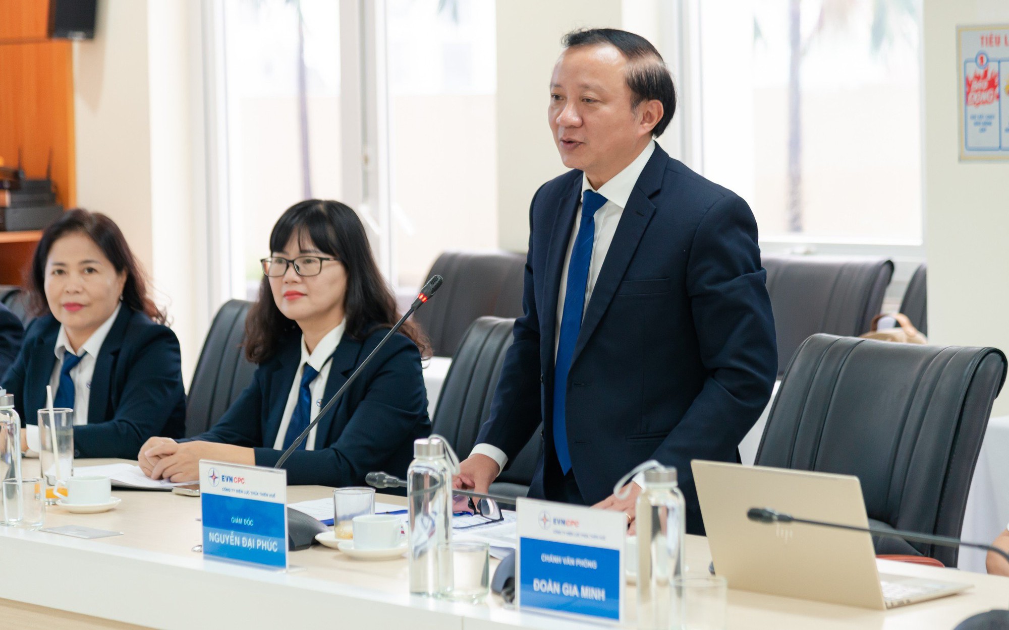 Điện lực TT- Huế tổng kết thi đua năm 2023 và triển khai nhiệm vụ năm 2024 Khối Dịch vụ - Thương mại 1