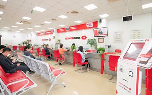 Techcombank và động lực tăng trưởng từ mảng dịch vụ