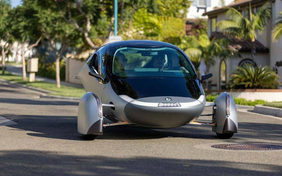 Aptera EV - xe cánh bướm chạy bằng năng lượng mặt trời không cần sạc