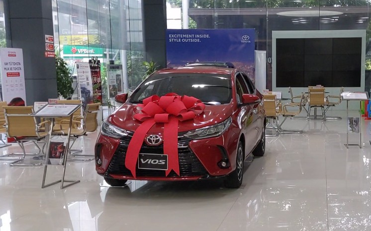 Đầu năm, khách mua xe vắng vẻ dù đại lý tung khuyến mại hàng trăm triệu đồng