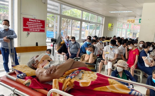 Nhiều bệnh viện lớn "kêu cứu" vì thiếu hóa chất, thu không đủ chi