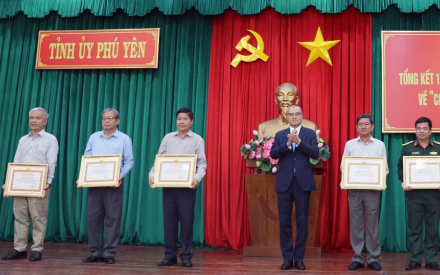Lai Châu: Tam Đường tổng kết công tác quân sự, quốc phòng địa phương năm 2024 - Ảnh 4.