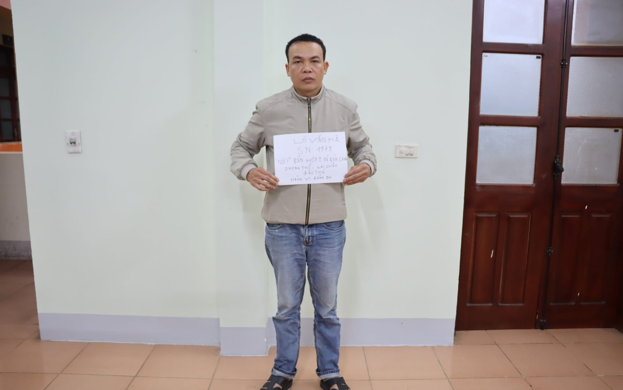 Vụ tụ tập xóc đĩa trên khu ruộng vắng ở Lai Châu: Thêm 1 đối tượng đầu thú 