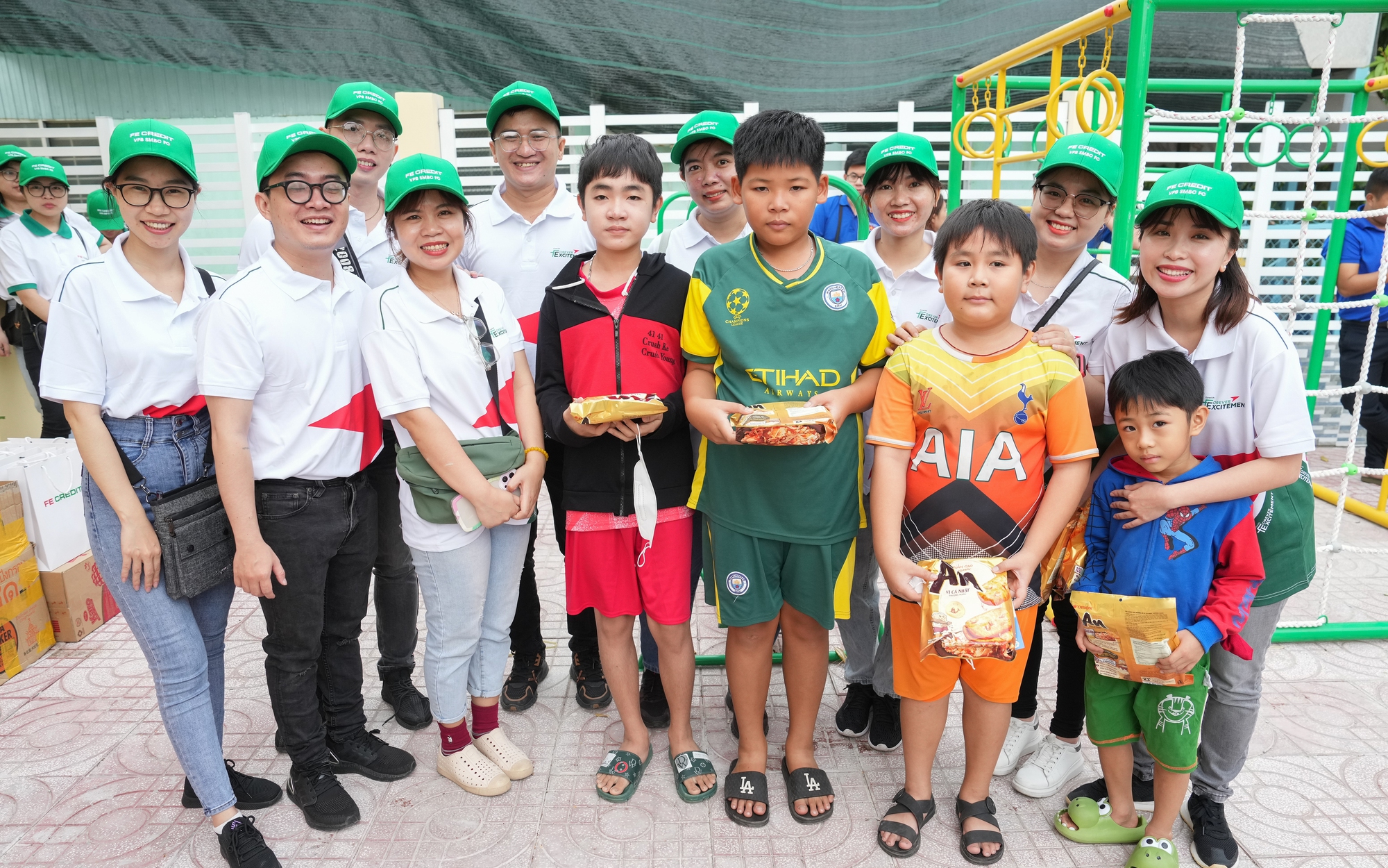 FE CREDIT: Lan tỏa lòng nhân ái trong cộng đồng
