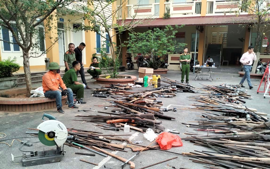 Hòa Bình: Tiêu hủy gần 400 vũ khí tự chế nguy hiểm