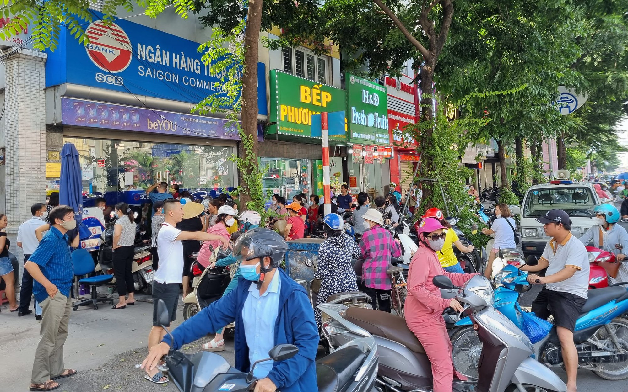 Ngân hàng bị rút tiền hàng loạt có thể được vay "đặc biệt"
