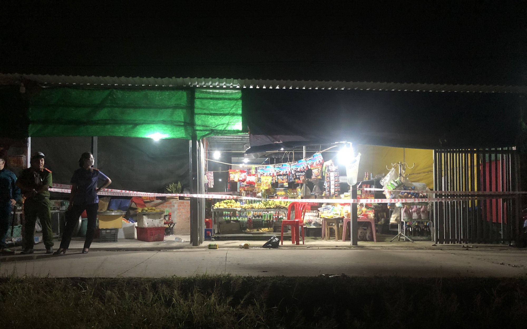 Long An: Khởi tố, bắt tạm giam nghi phạm đâm chết chủ tiệm tạp hóa rồi uống thuốc trừ sâu tự tử