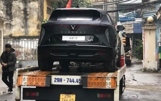 VinFast VF7 bất ngờ lộ diện ngoài đời thực, xe điện hạng C được nhiều người chờ đợi nhất