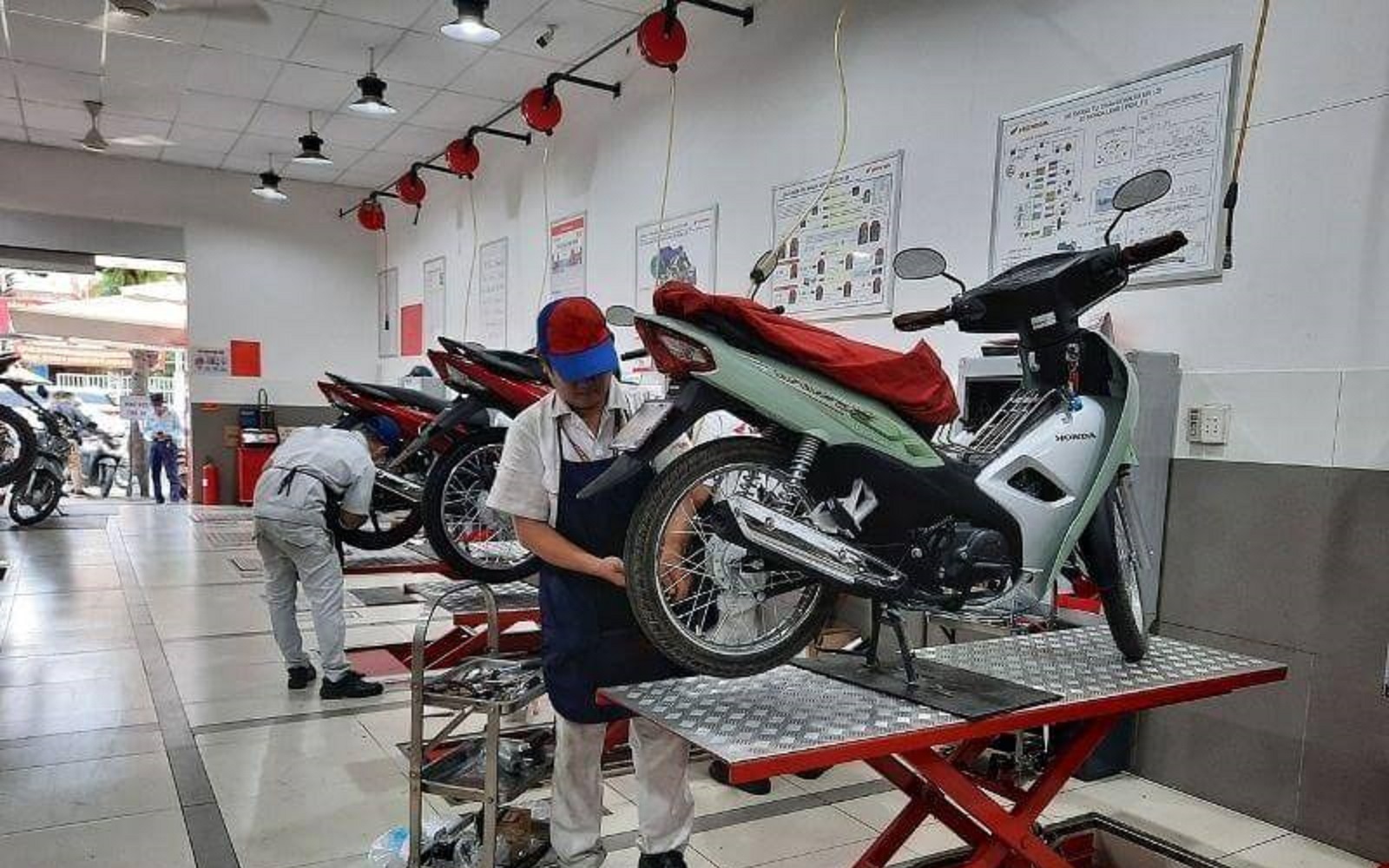 Những phụ tùng cần thay thế định kỳ khi bảo dưỡng xe máy