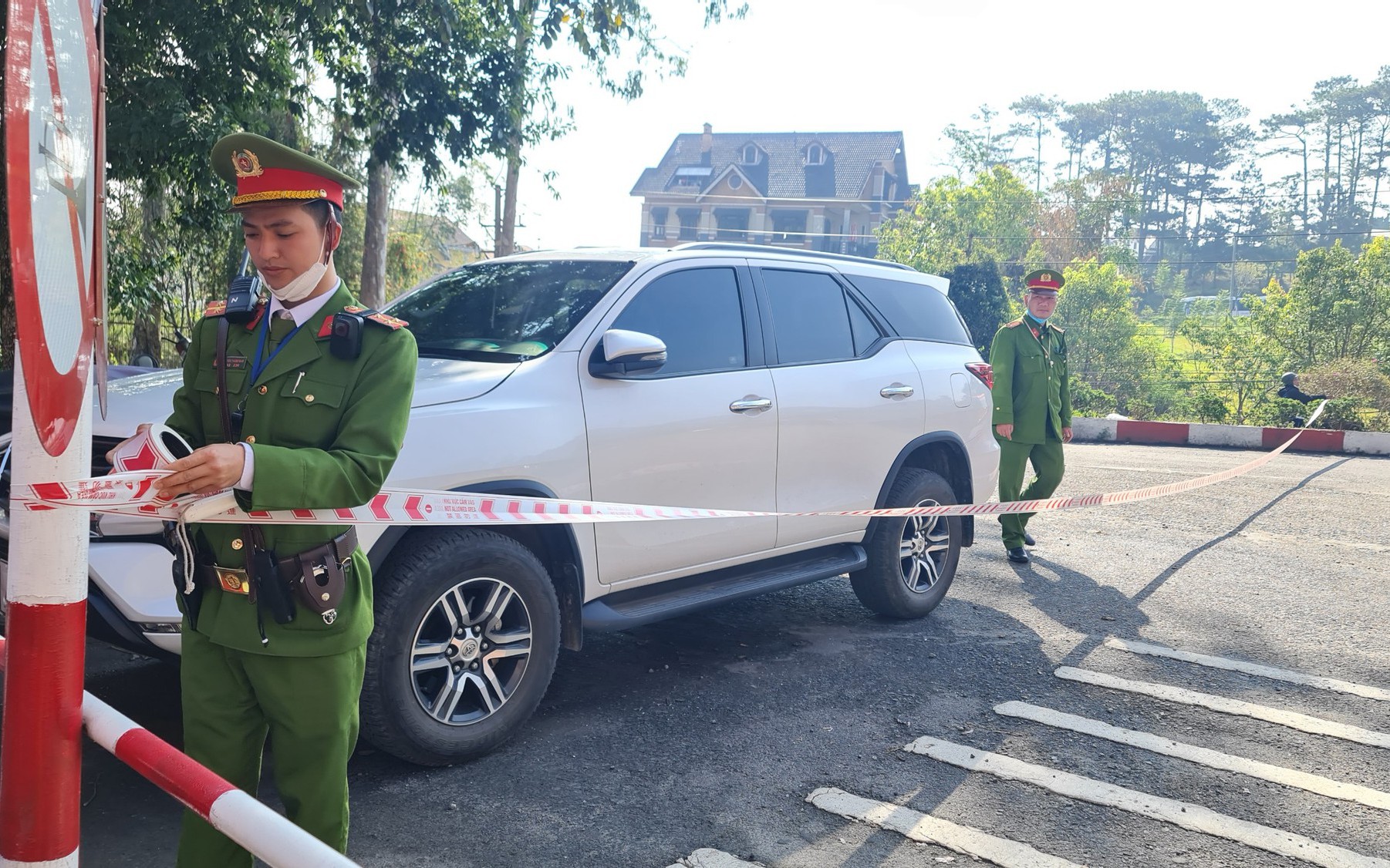 Đồng loạt khám xét 3 trung tâm đăng kiểm tại Lâm Đồng