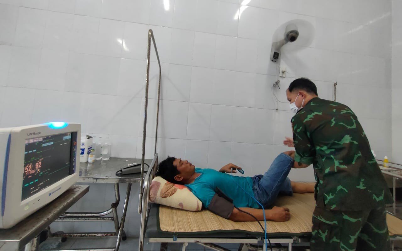 Cứu ngư dân ở Trường Sa bị giảm áp do lặn độ sâu khoảng 17m