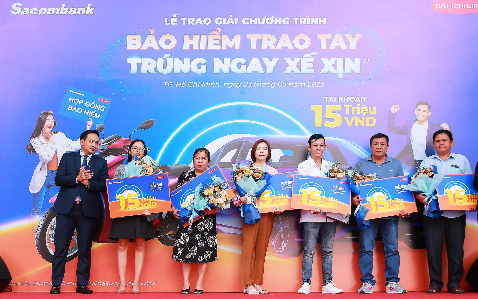 Trao thưởng xe Mercedes cho khách hàng tham gia bảo hiểm tại Sacombank