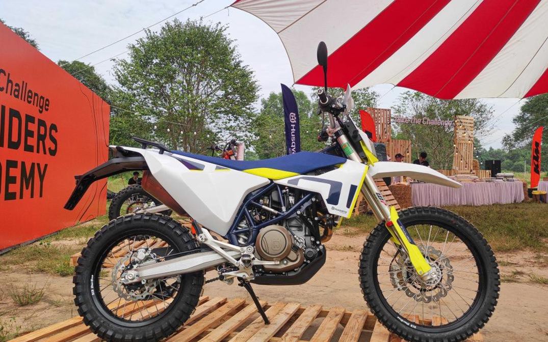 Bất ngờ mô tô cào cào Husqvarna 701 Enduro có giá hơn 600 triệu đồng