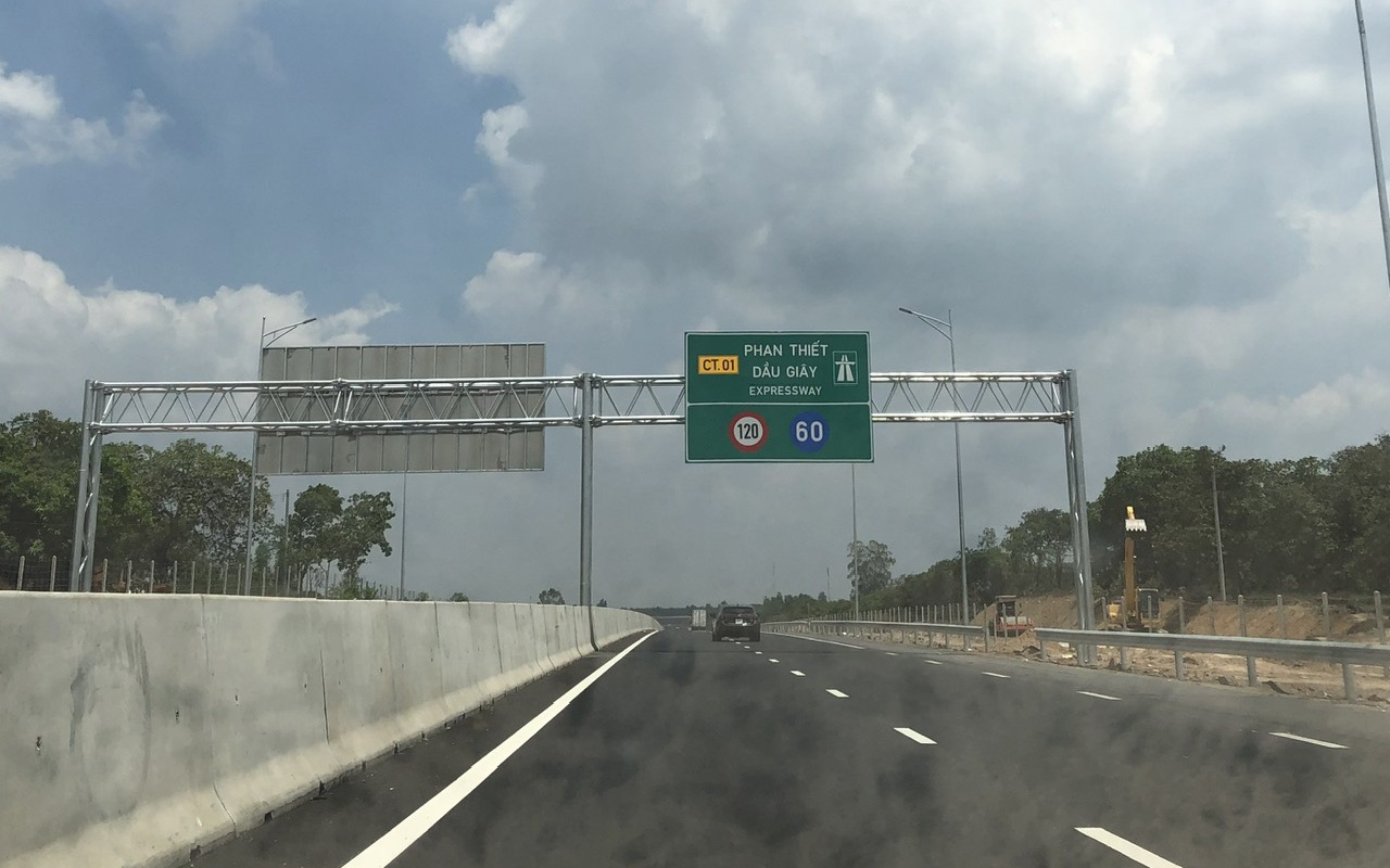 Đang điều tra vụ tài xế tử vong sau khi hai xe tải va chạm trên cao tốc Phan Thiết-Dầu Giây