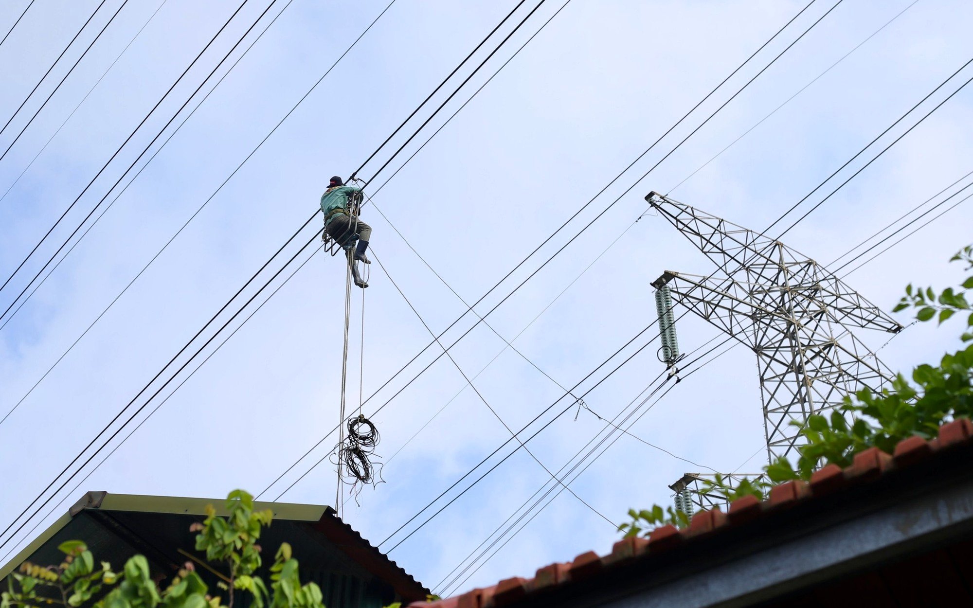 Hải Dương: Hỗ trợ thi công Dự án Đầu tư xây dựng công trình đường dây 220 KV