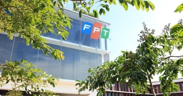 Người sáng lập FPT thoái vốn