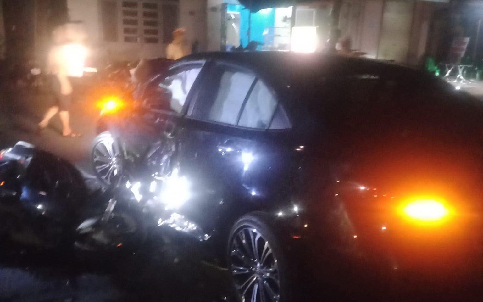 Tai nạn giao thông xe máy và ô tô biển xanh, một người tử vong