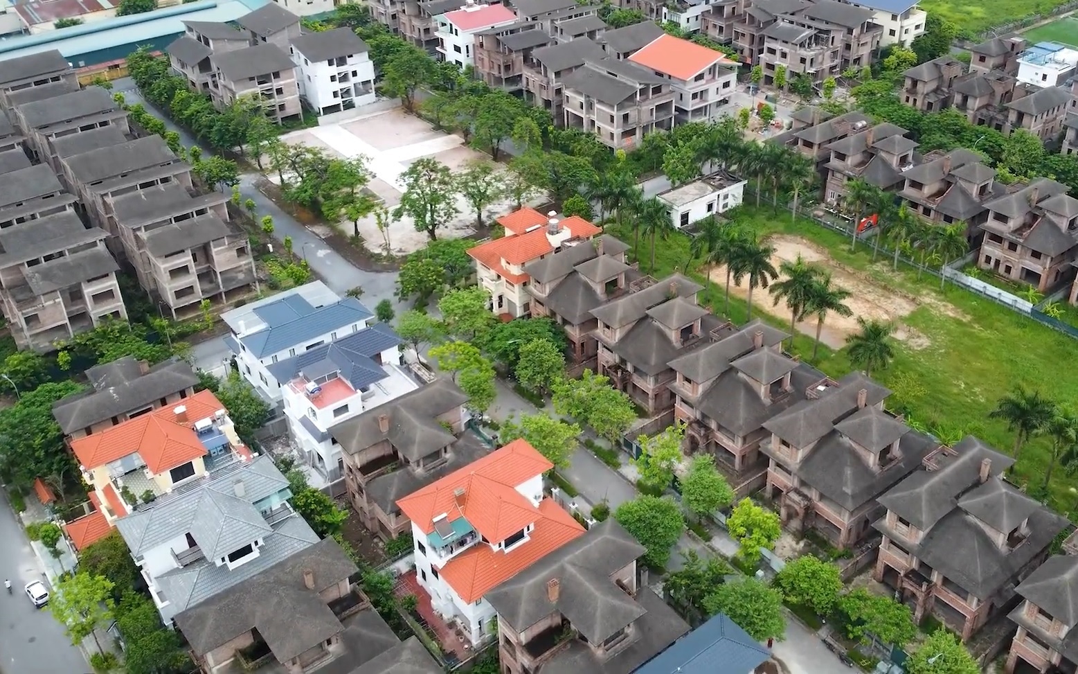 Thị trường bất động sản bộc lộ hạn chế về hoàn thiện cơ chế pháp lý đồng bộ 