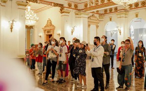 Tour tham quan trụ sở HĐND và UBND TP.HCM thu hút khách dịp lễ 2-9