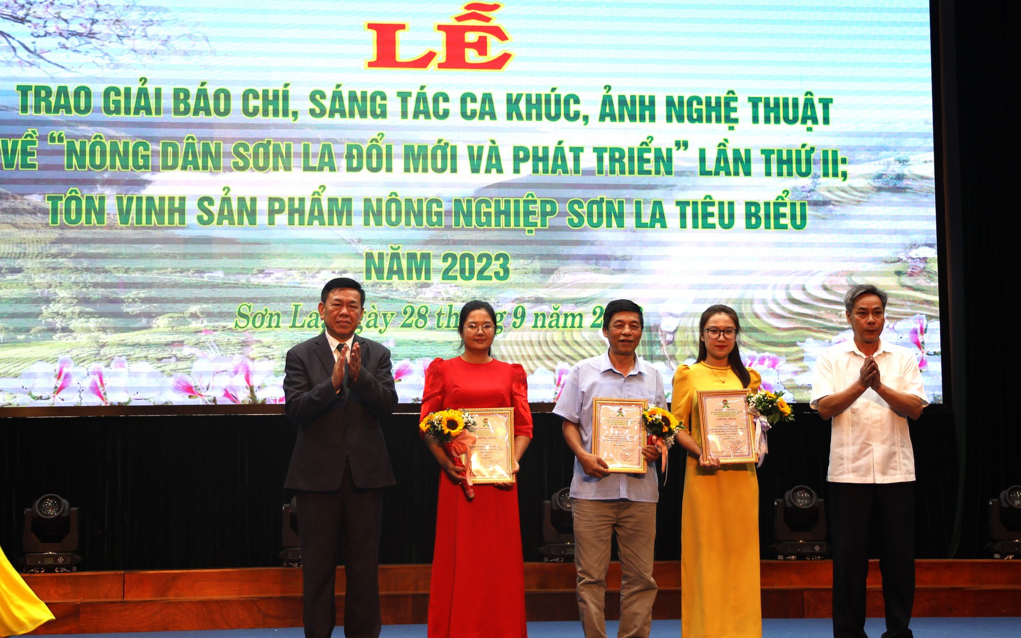 Sơn La: Vinh danh các tác phẩm báo chí, ca khúc, ảnh nghệ thuật và tôn vinh sản phẩm nông nghiệp tiêu biểu 