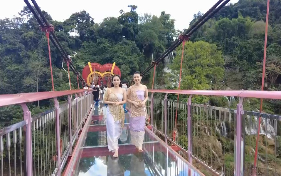 Hàng nghìn lượt khách đổ về Mộc Châu trong kỳ nghỉ Tết Dương lịch 