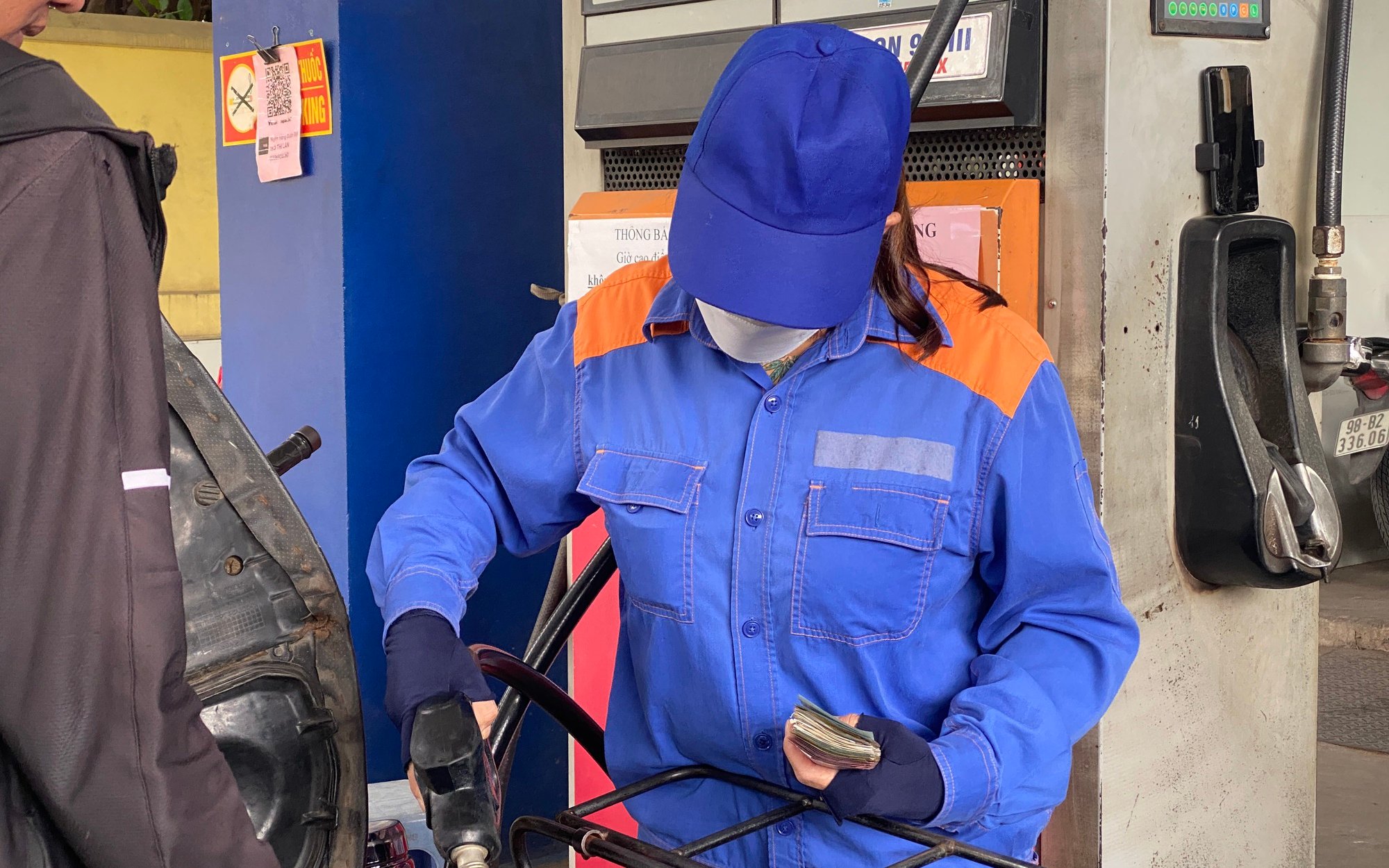 Giá xăng dầu hôm nay, 16/1: Thế giới tăng 