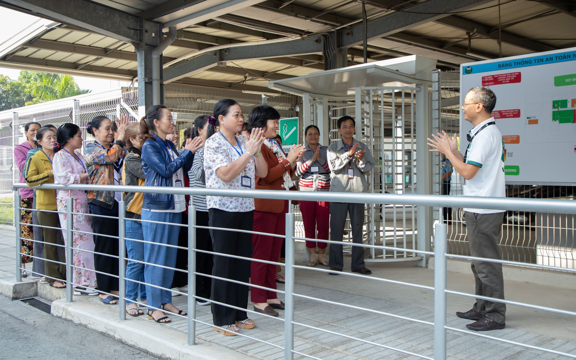 Hỗ trợ kỹ năng kinh doanh cho người bán hàng rong, tiểu thương chợ truyền thống 