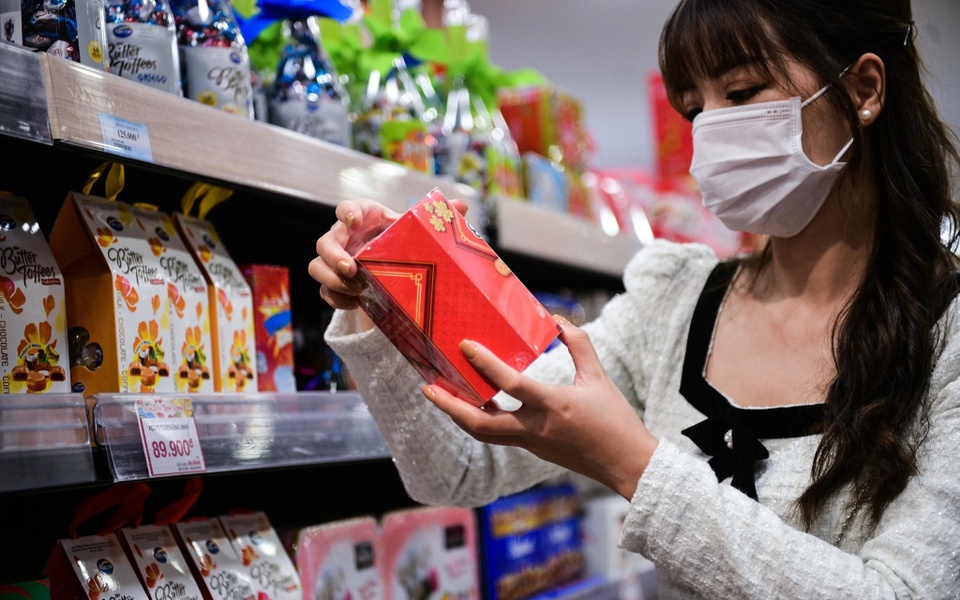 Dè dặt mua sắm Tết