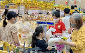 Còn vài ngày nữa là Tết, siêu thị dồn dập khuyến mãi, giảm giá sốc