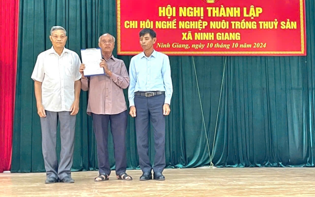 Lào Cai: Thành lập Chi hội nông dân nghề nghiệp "Duy trì, phát triển, sản xuất nghề mộc truyền thống" - Ảnh 5.