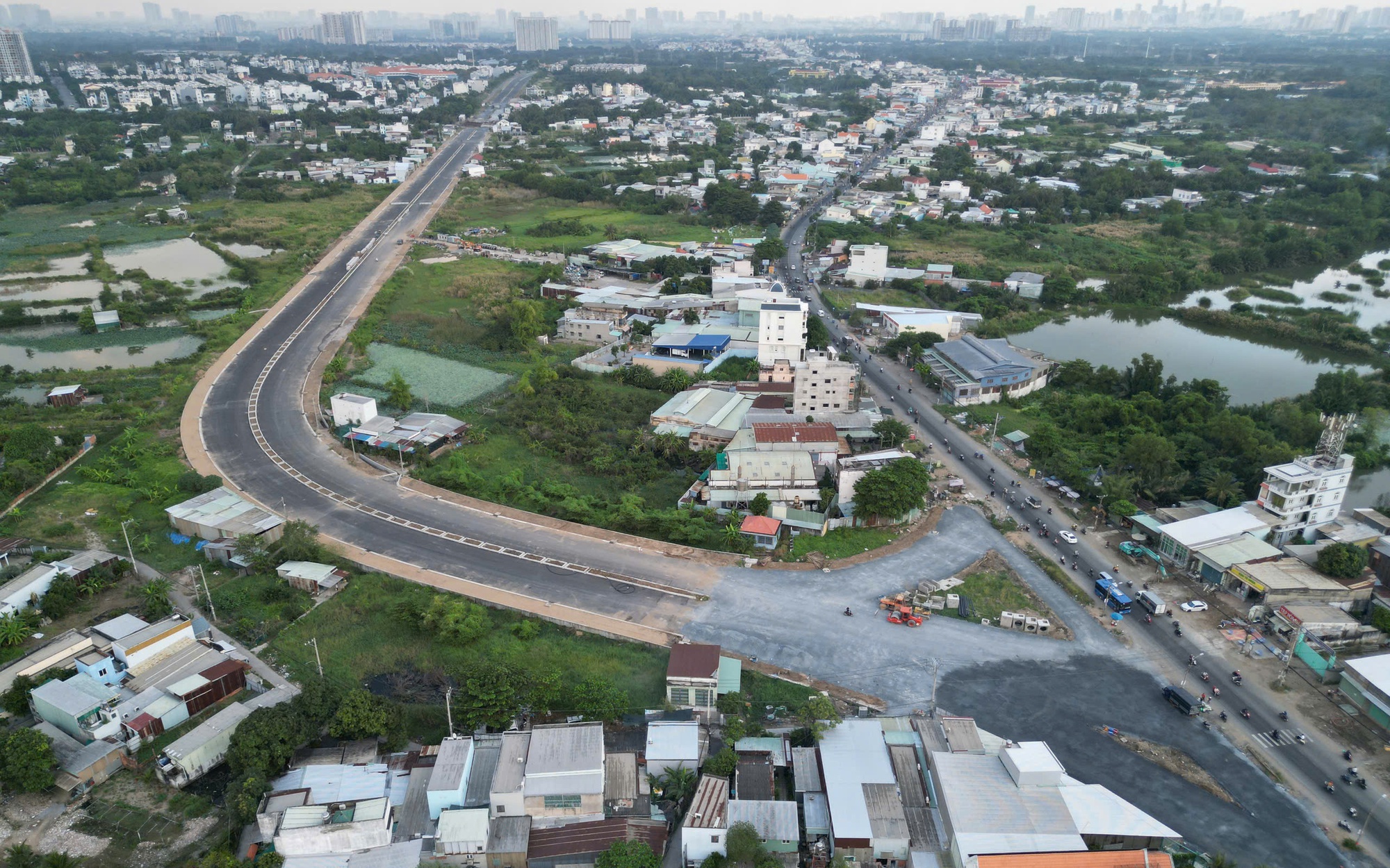 Hàng ngàn người dân TP.HCM "sống mòn" cùng ô nhiễm, nhà lụp xụp- Ảnh 4.
