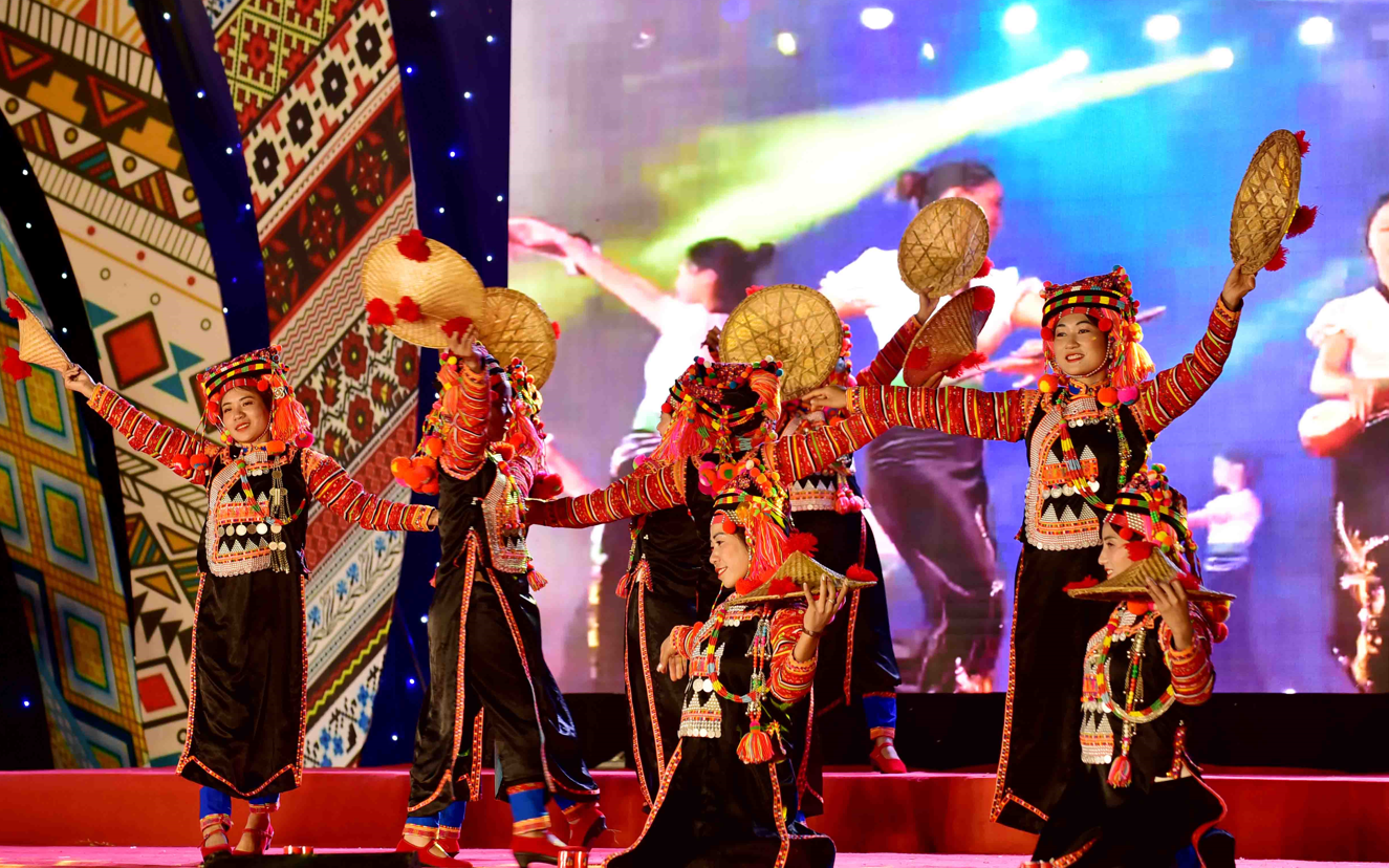 Lễ hội đường phố ở huyện biên giới Mường Tè, nơi gặp gỡ, thăng hoa của sắc màu - Ảnh 29.
