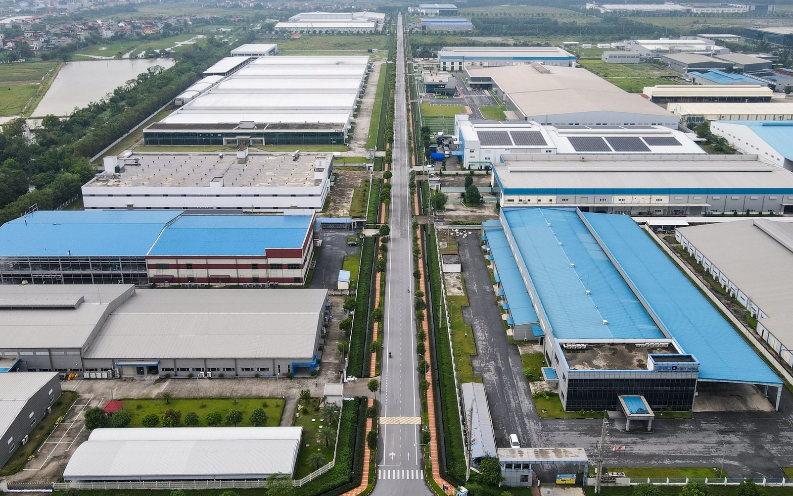 Kênh đầu tư 2025: Bất động sản được "cởi trói", dự báo "sốc" về đà tăng của VN-Index  - Ảnh 2.