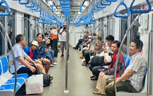 150.000 người đi metro trong ngày đầu tiên - Ảnh 3.